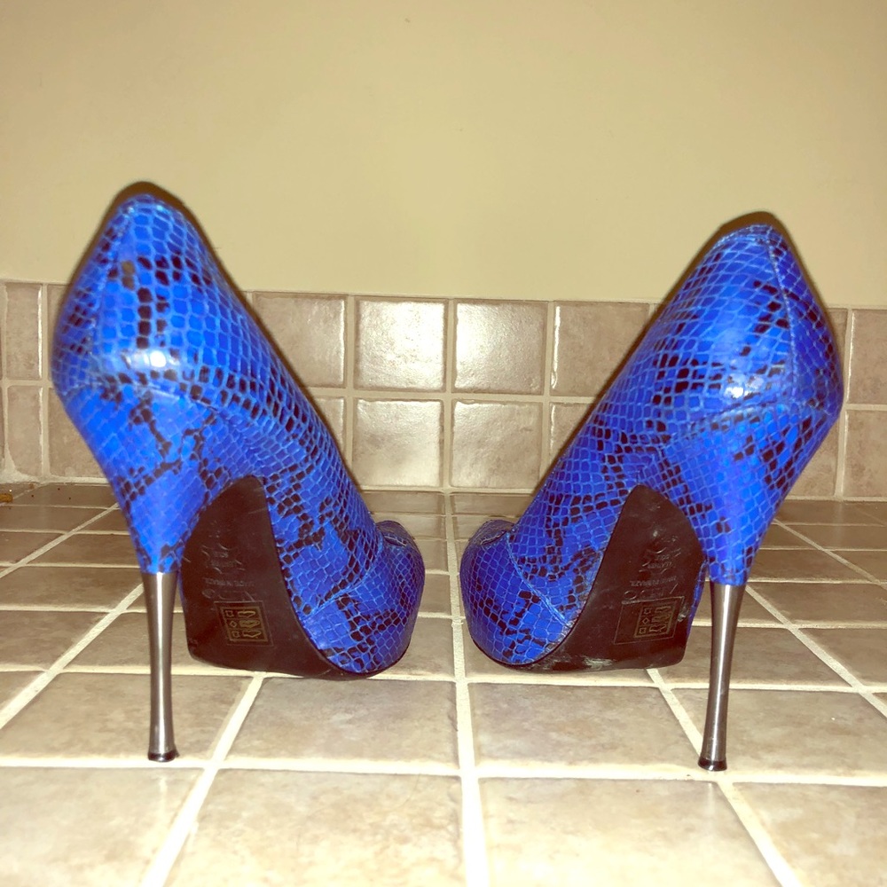 Aldo royal blue pump heel stilettos snake leather